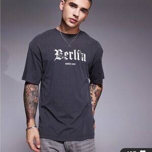 ADPT Men’s oversized Berlin print t-shirt in washed gray Large